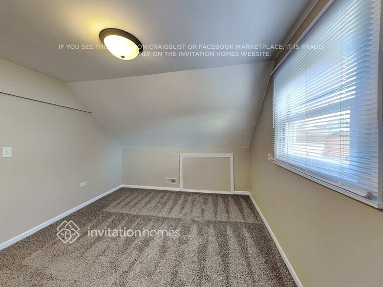 Building Photo - 336 W Brookfield St