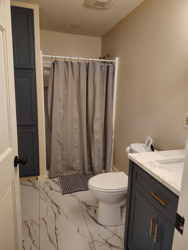 Building Photo - 15 Manor Estates Dr