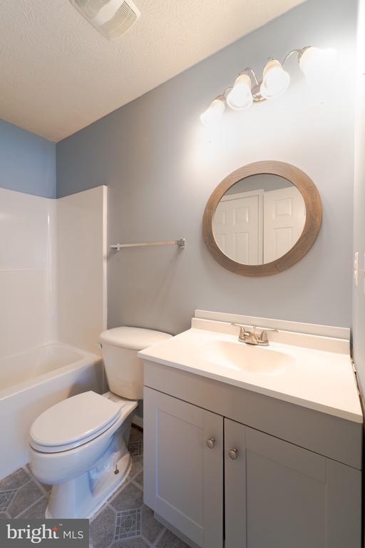 Building Photo - 104 Stingray Ct