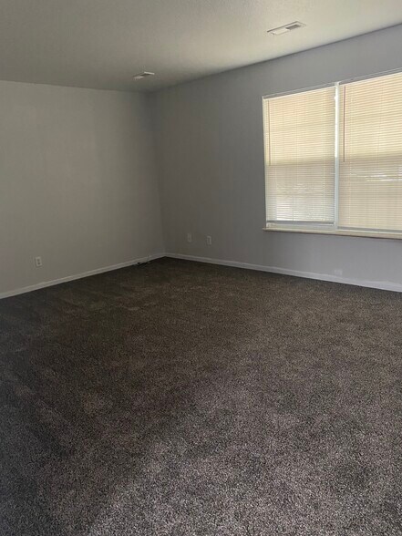 Building Photo - 503 Meadow Ln