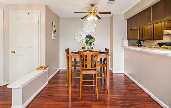 Building Photo - Well maintained condo in established Frederick neighborhood available mid April!