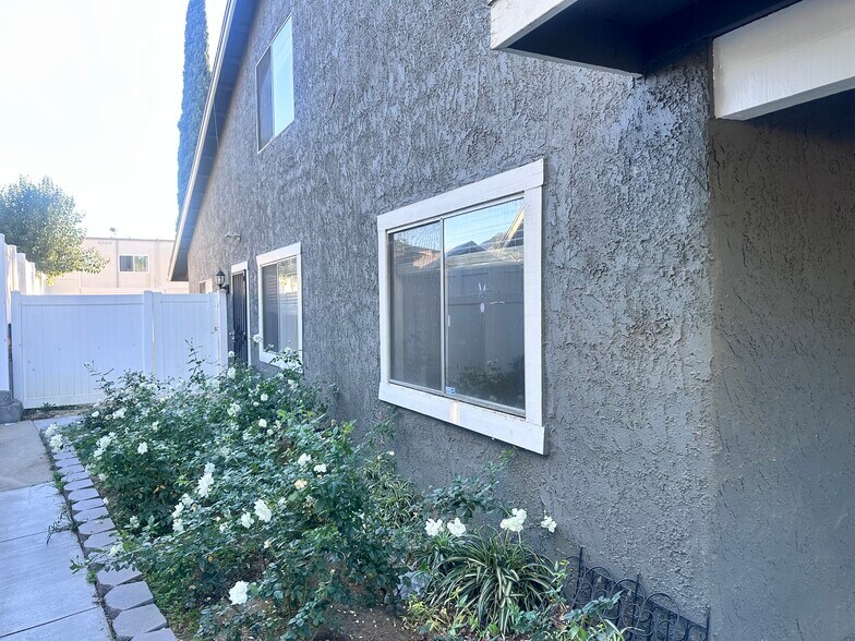 Building Photo - 14156 Oro Grande St