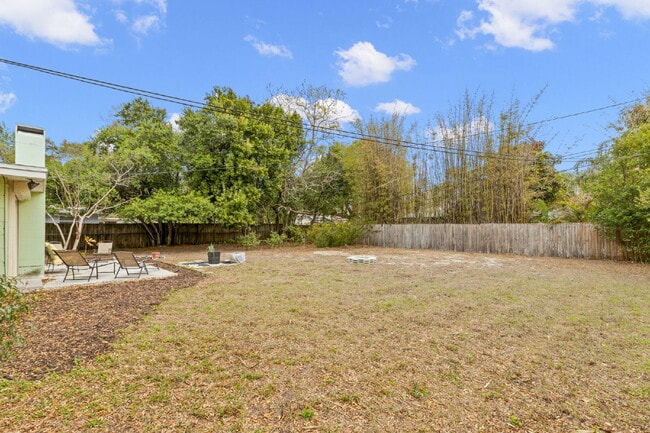 Building Photo - FULLY FENCED Home For Rent in Clearwater!