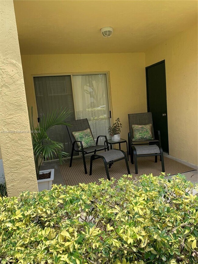 Building Photo - 6323 La Costa Dr