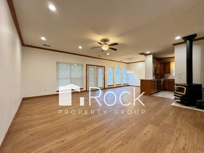 Building Photo - Charming 3-Bed 3-Bath Home with Tornado Sh...