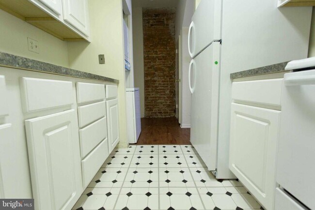 Building Photo - 2031 South St