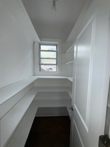 Building Photo - 31 Hornblower Ave