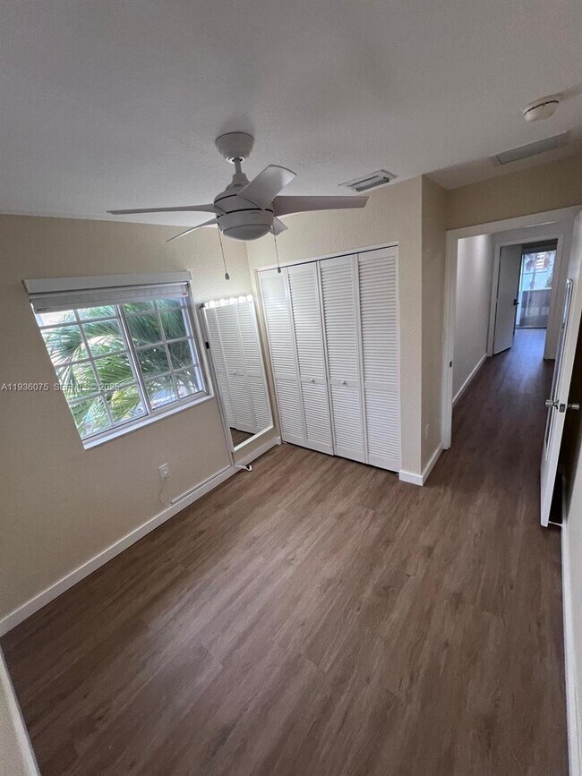 Building Photo - 2098 NE 167th St