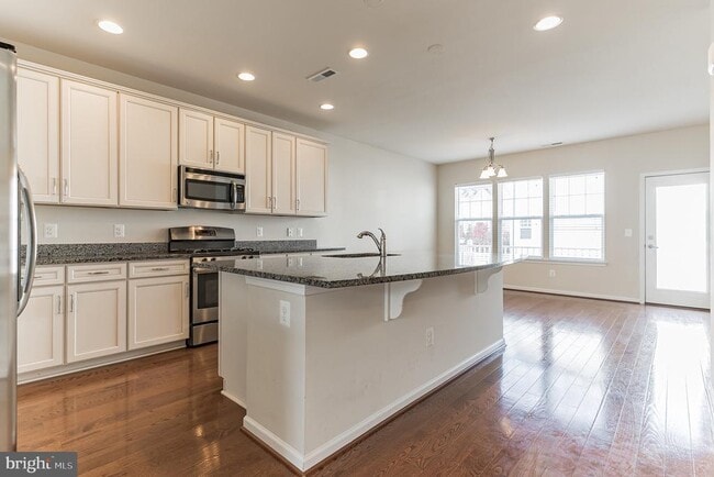 Building Photo - 25621 Pleasant Valley Rd