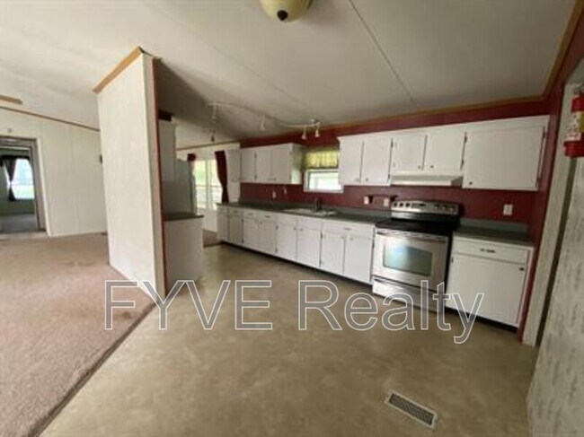 Building Photo - 282 Fountain Lake Dr
