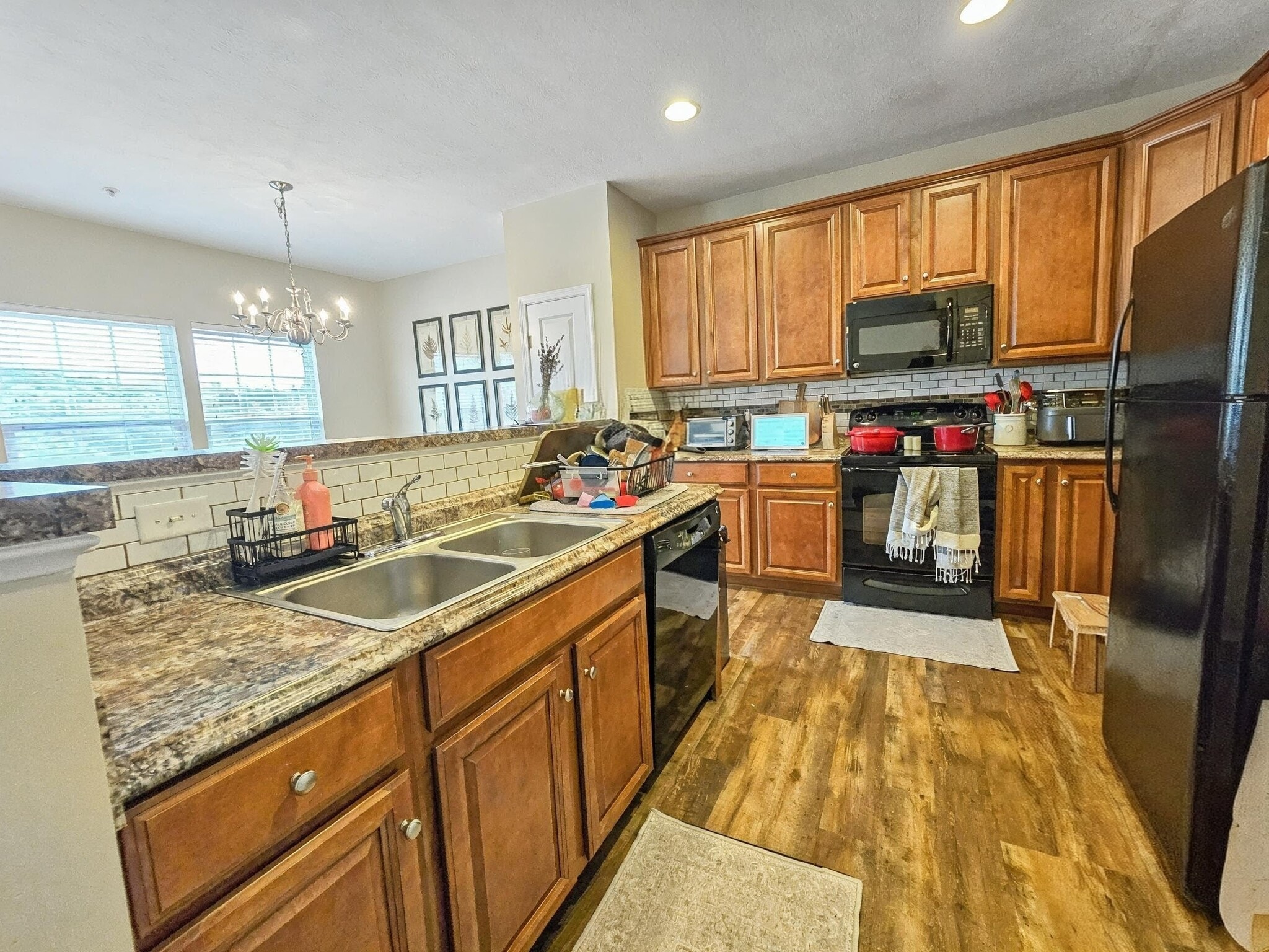 Building Photo - 813 Fairgate Dr