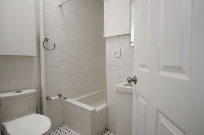 Building Photo - 408 E 119th St