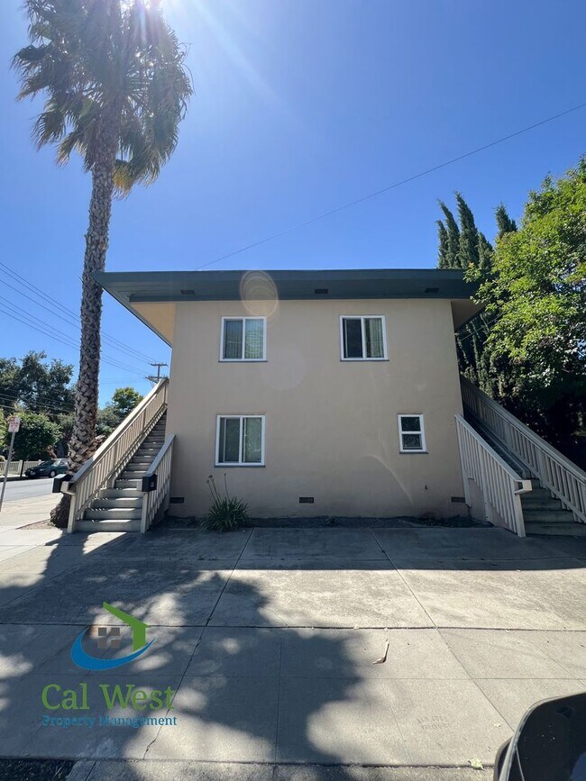 Building Photo - $2,495 - UPDATED 2 bedrooms/1 bathroom Upstairs Unit near Rose Garden!