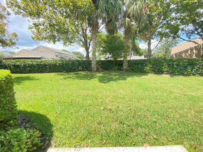 Building Photo - Beauiful Townhome in Tuscany Place. This i...