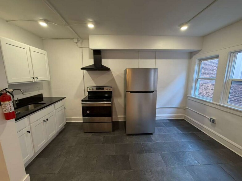 Building Photo - 1384 W 83rd St