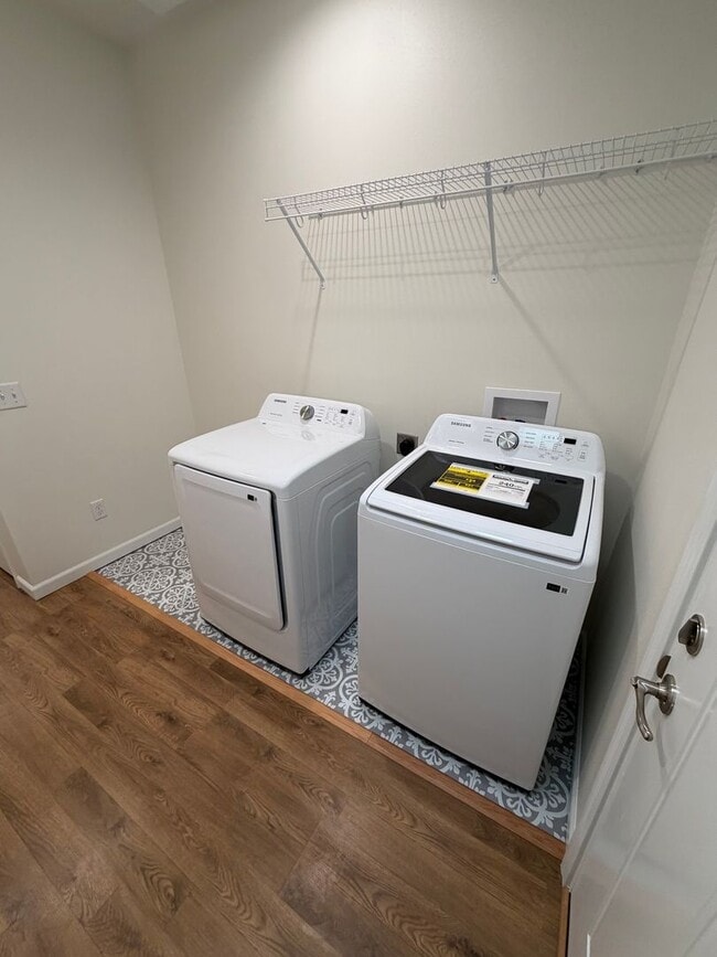 Building Photo - 3 Bedroom | 2 Bathroom | 1 Car Garage | Springfield MO!