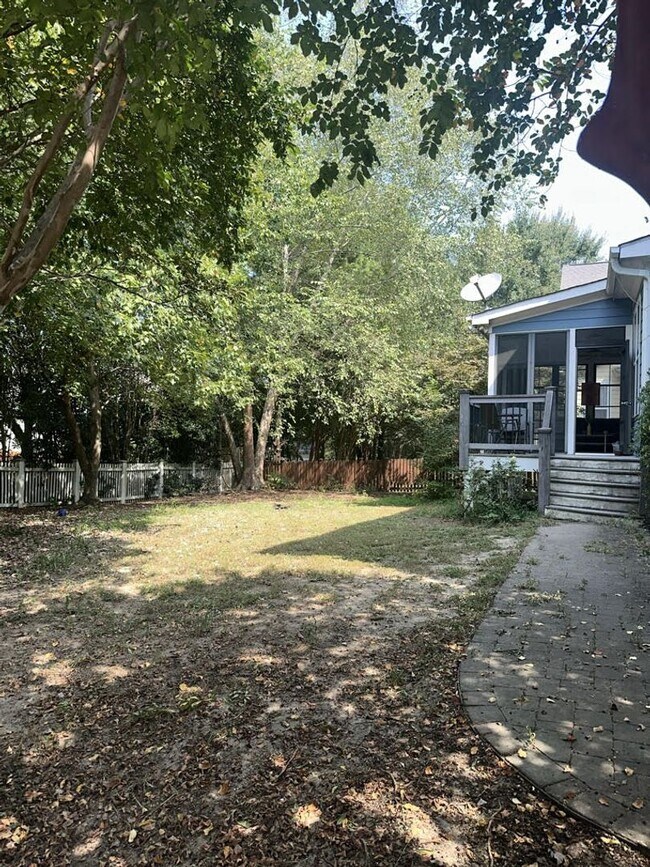 Building Photo - Charming 2 Single Family Home. 4 bedroom 2...
