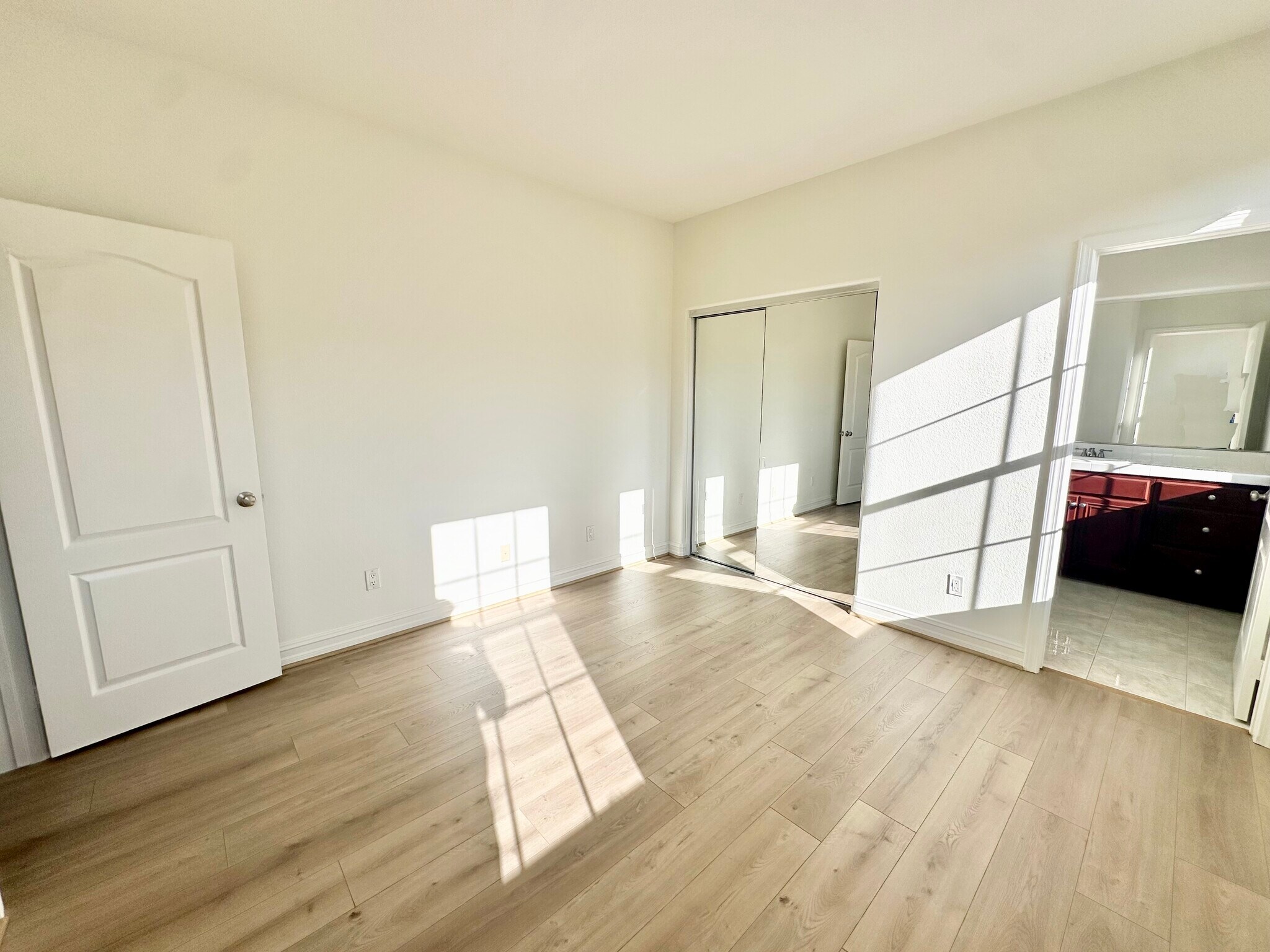 Building Photo - 1976 Lakota St