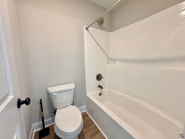 Building Photo - 212 Beau Claire Cir