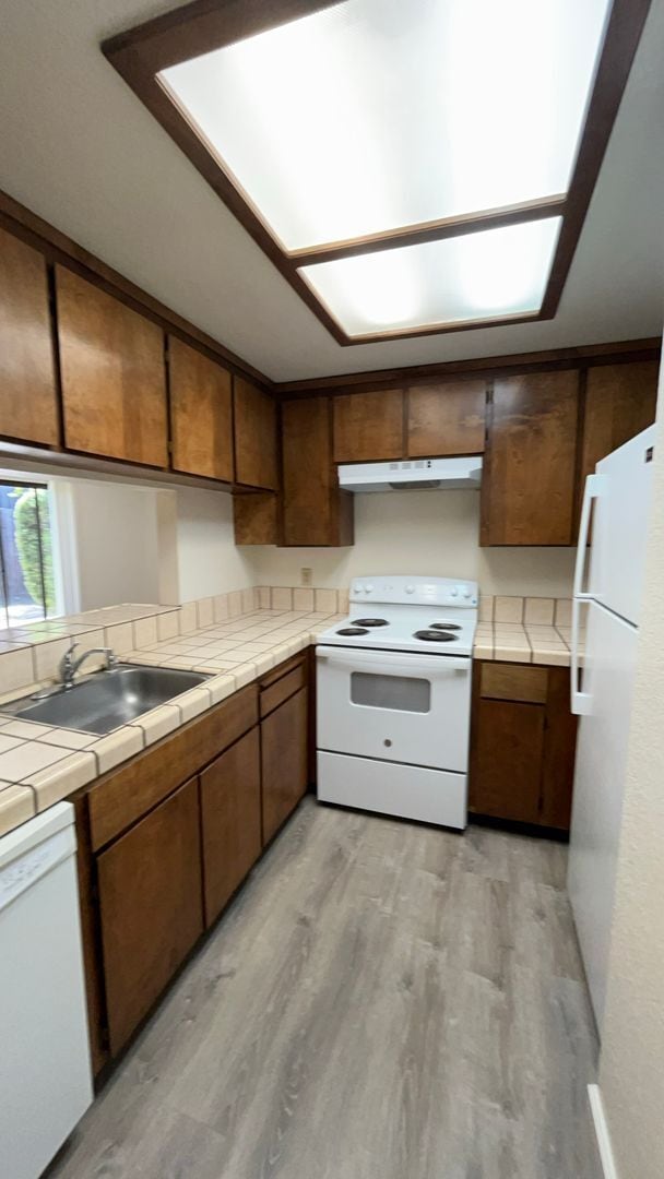 Building Photo - 1551 Highland Dr