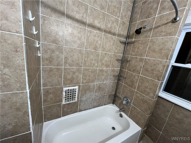 Building Photo - 168 Rodney Ave