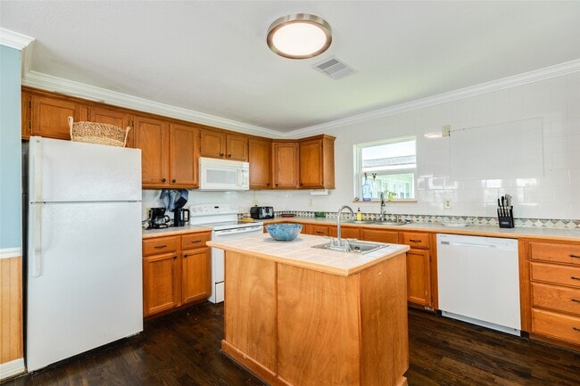 Building Photo - 4025 6th St