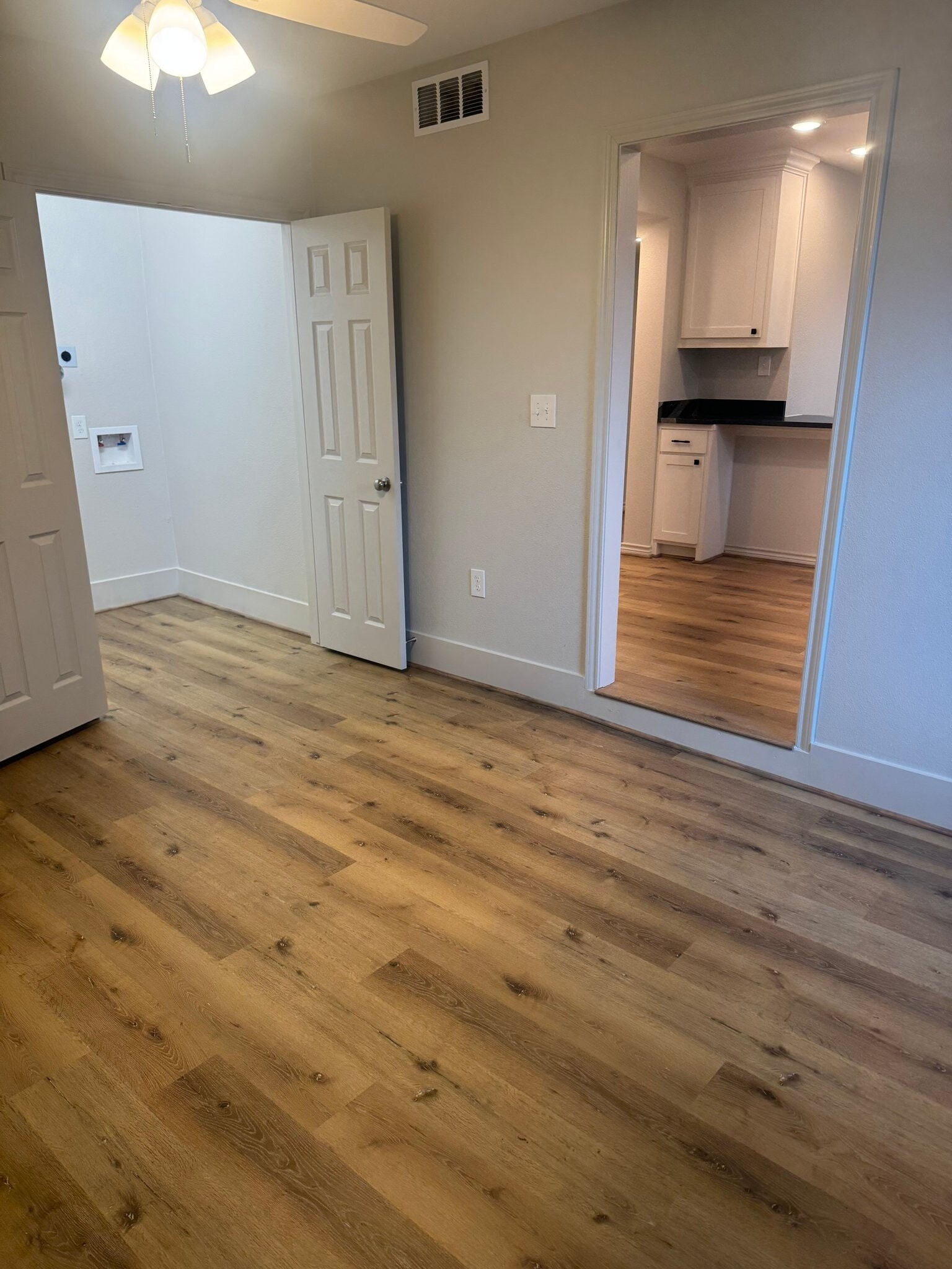 Building Photo - 207 Laurel Ln