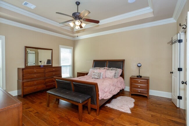 Building Photo - Fully Furnished, All-Inclusive Lakefront L...