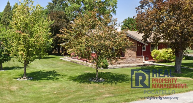 Building Photo - 3 Bedroom 2 bath - Double car garage