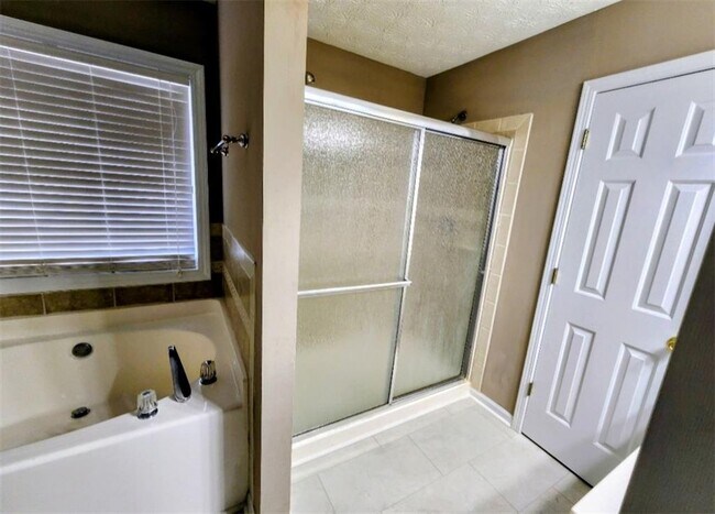 Building Photo - 3305 Goldmist Dr