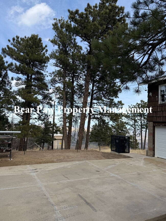 Building Photo - Views for Miles!!