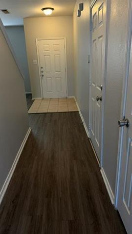 Building Photo - 2053 Meadow Park Dr