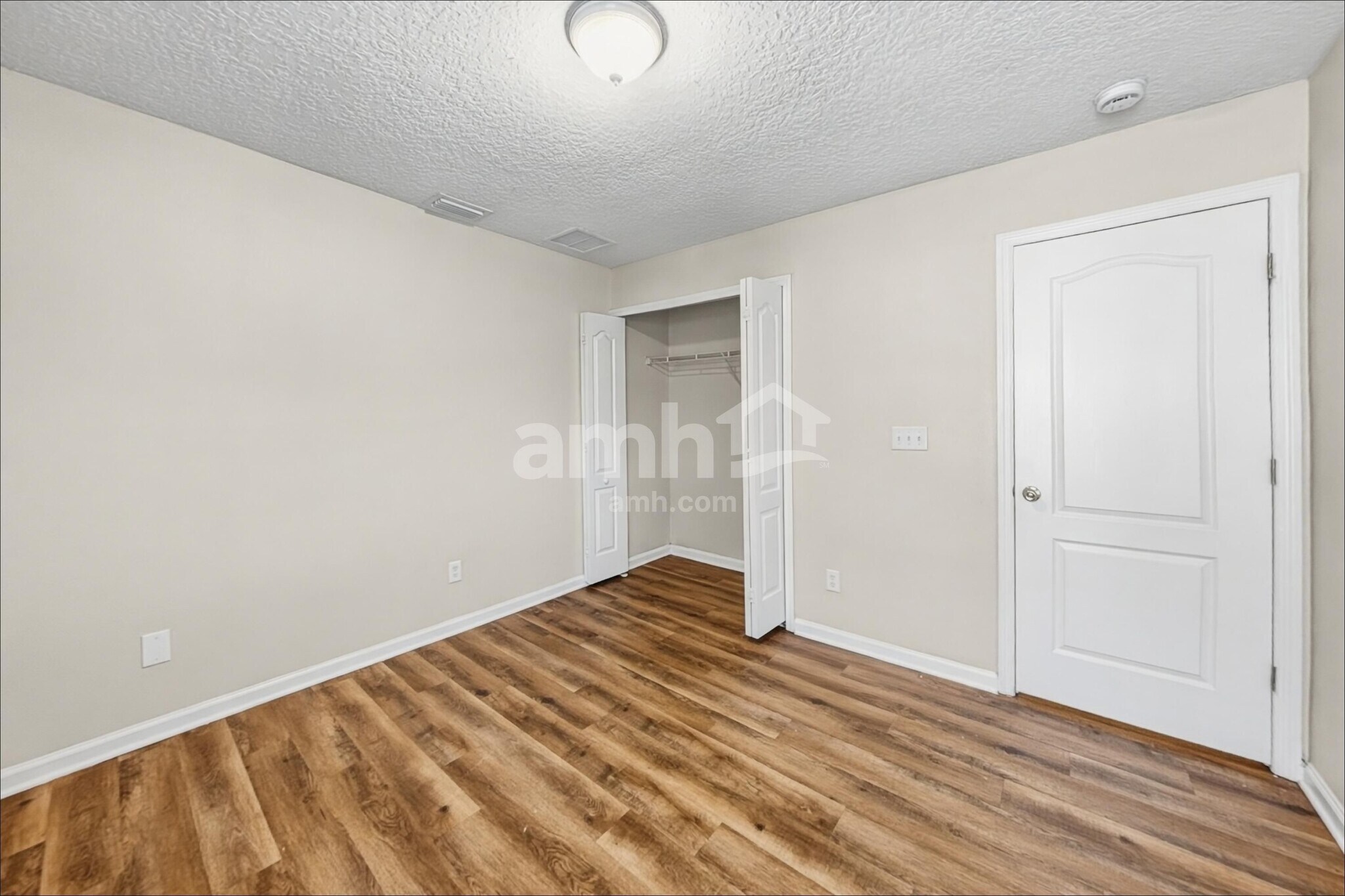 Building Photo - 12336 Deersong Dr N