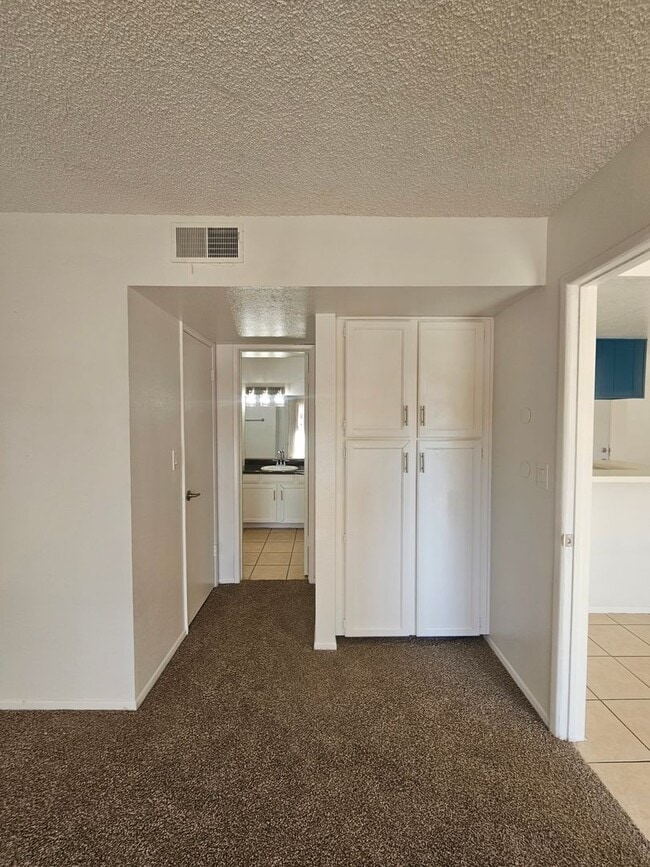 Building Photo - Dobson and University- 2 bedroom condo- full size w/d