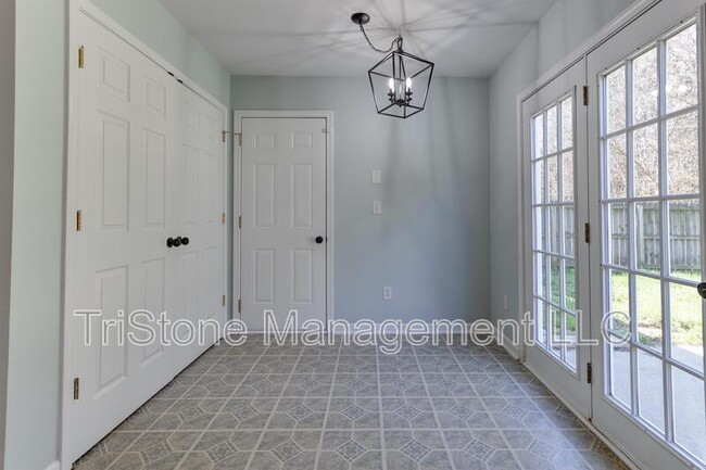 Building Photo - 5724 Henderson Oaks Dr