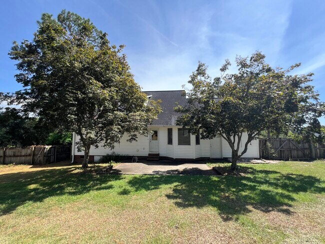 Building Photo - 2119 Howard Mill Rd