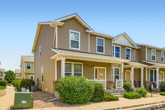 Building Photo - Fountain Townhome