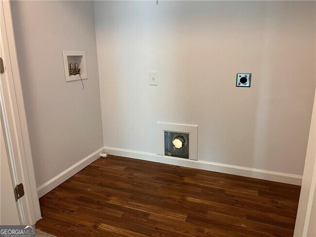 Building Photo - 315 Village Chase