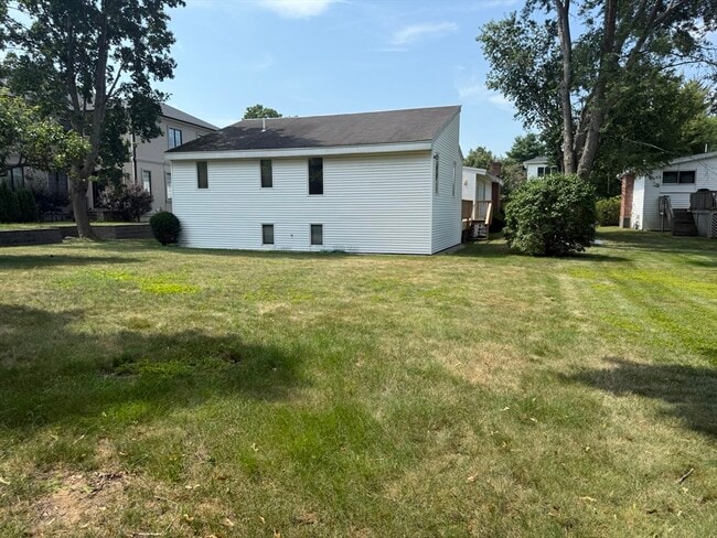 Building Photo - 55 Esty Farm Rd