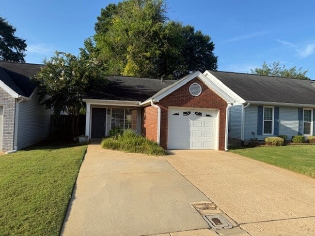Building Photo - Cozy 3 Bed 2 Bath Home Available August 2025!