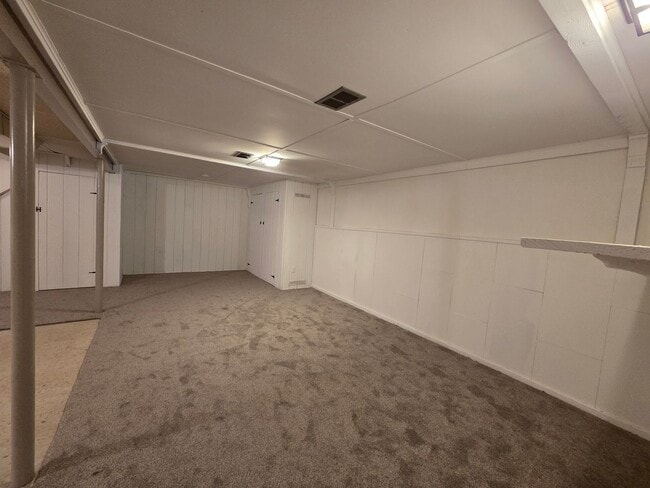 Building Photo - Beautiful 4 bedroom in Forest Hills