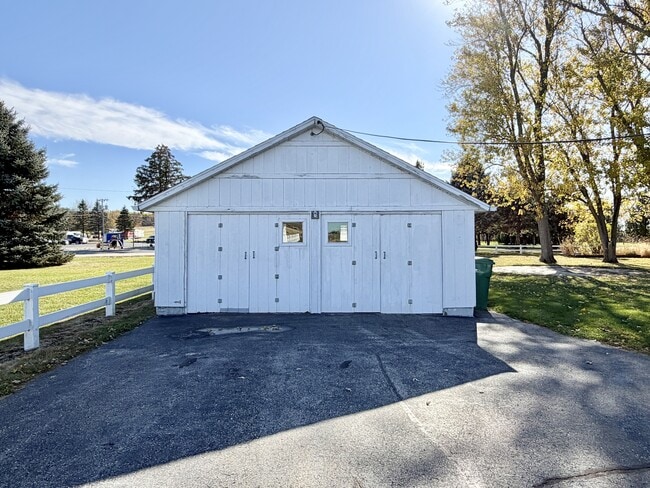 Building Photo - 2107 W Avalon Rd