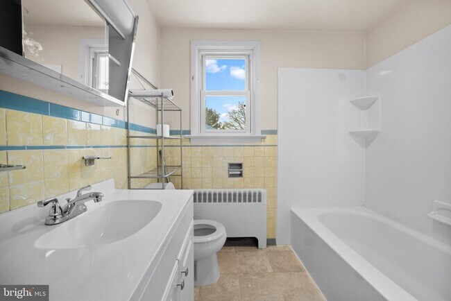 Building Photo - 842 Bethlehem Pike