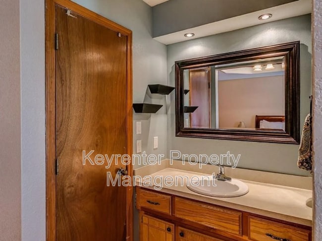 Building Photo - 8301 Azurewood Dr