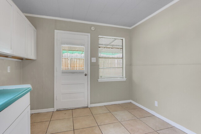 Building Photo - 4602 Centralia Dr