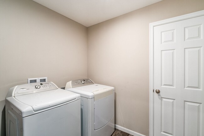 Laundry 2nd Floor - 204 Kohler St