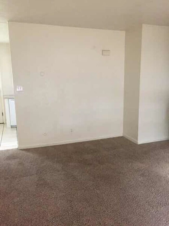 Building Photo - 1105-1107 Baker St Duplex