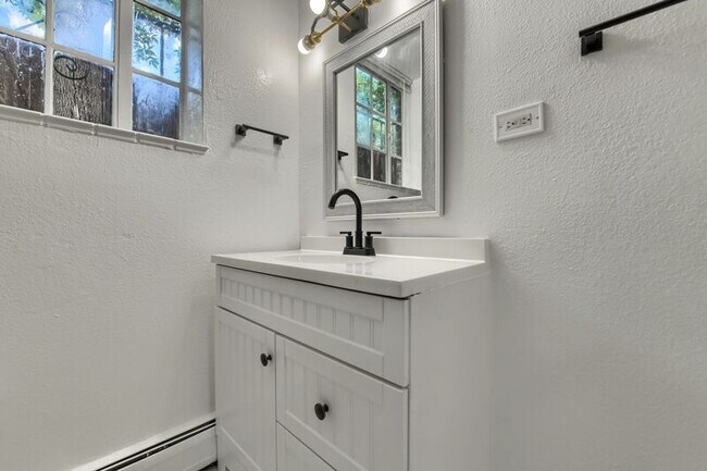 Building Photo - 2233 Kearney St