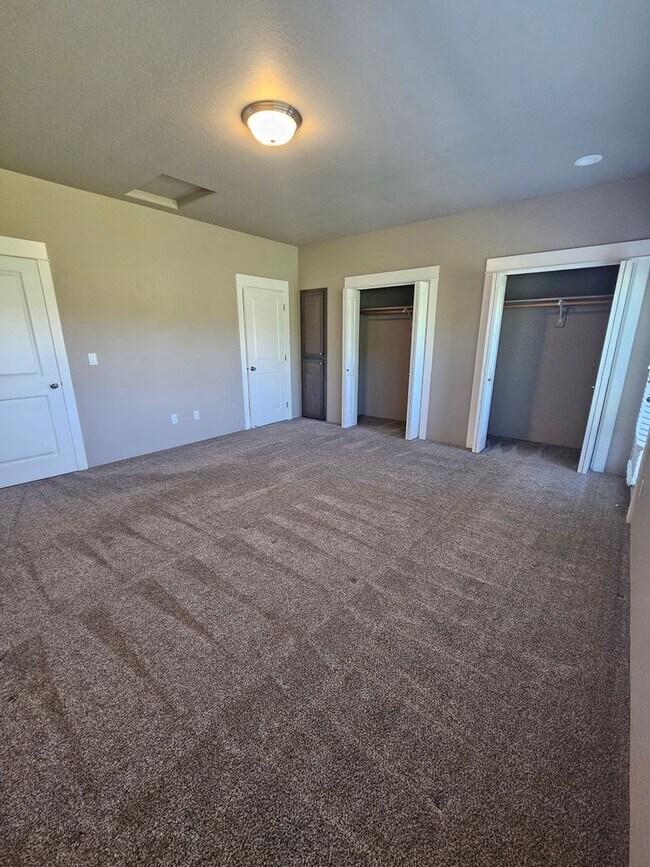 Building Photo - 3593 Juanipero Way