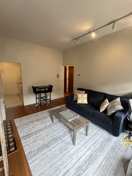 Building Photo - 428 Marlborough St